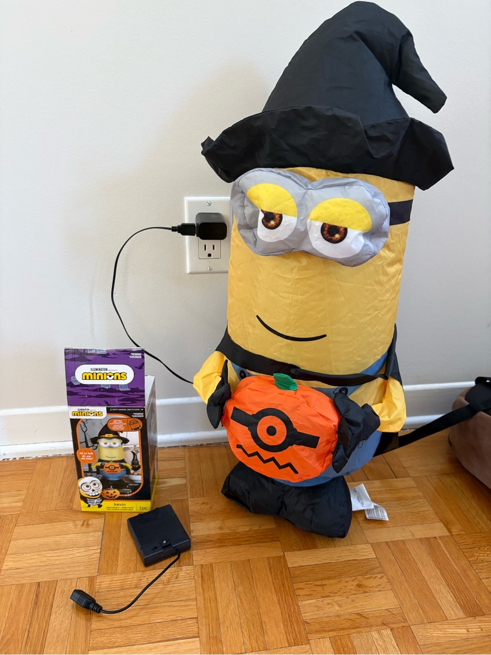 2' ft Inflatable Kevin Minion-Portable Halloween Witch-Battery